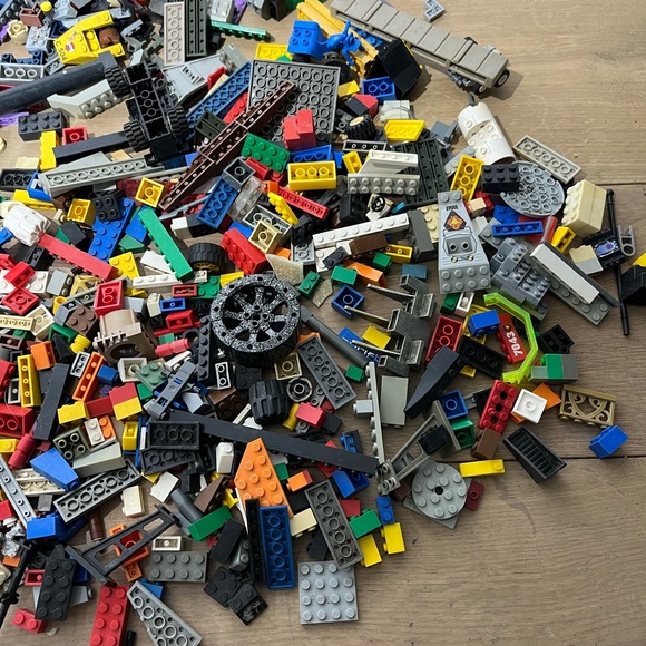 Bulk Assorted Lego Pieces 4.14 Lbs. - Picture 2 of 8